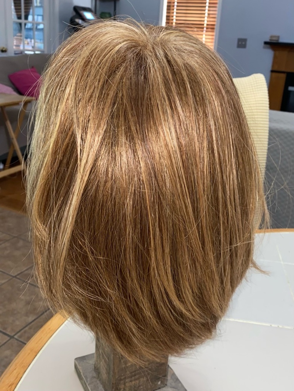 Womens shoulder length wig - Picture 4 of 5